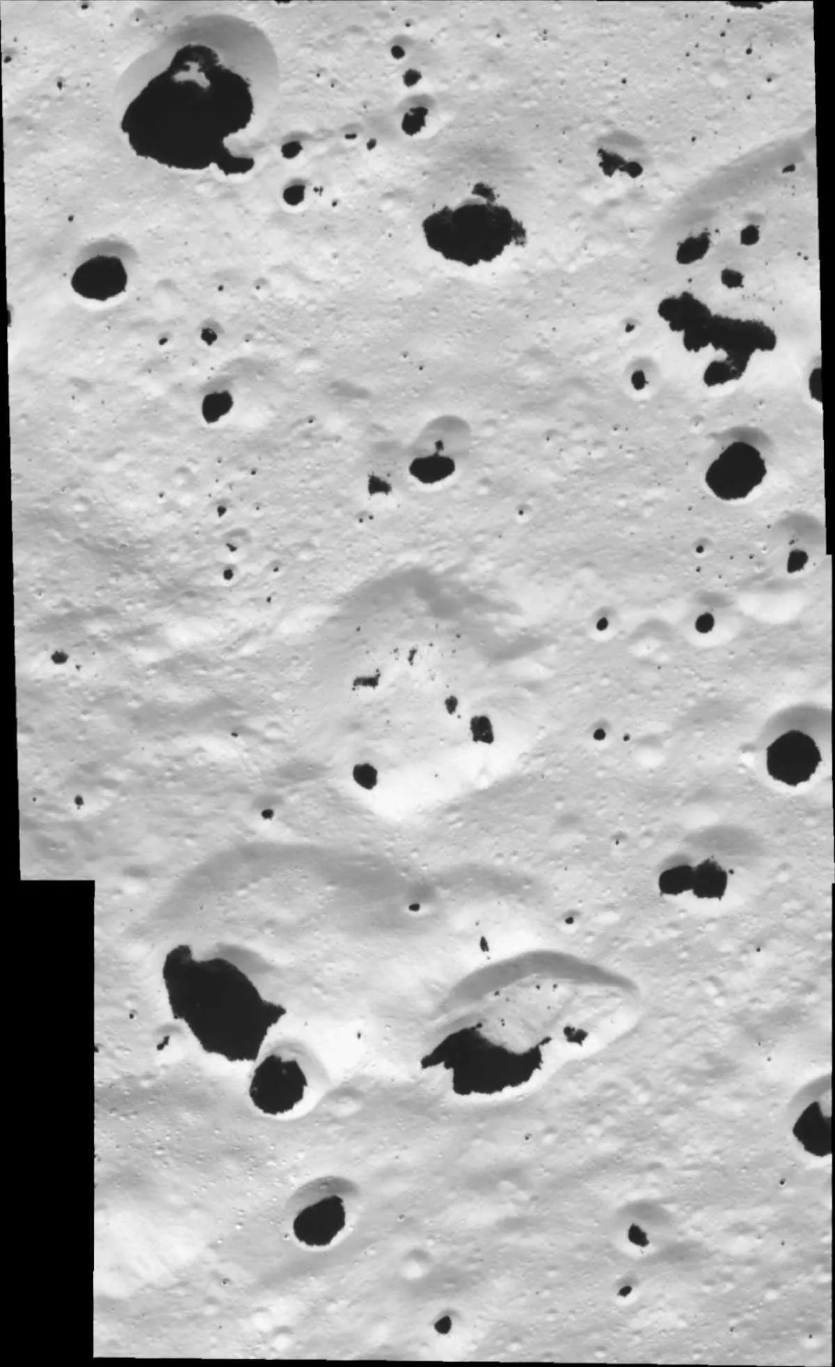 Saturn moon Iapetus © NASA Saturn moon Iapetus © NASA