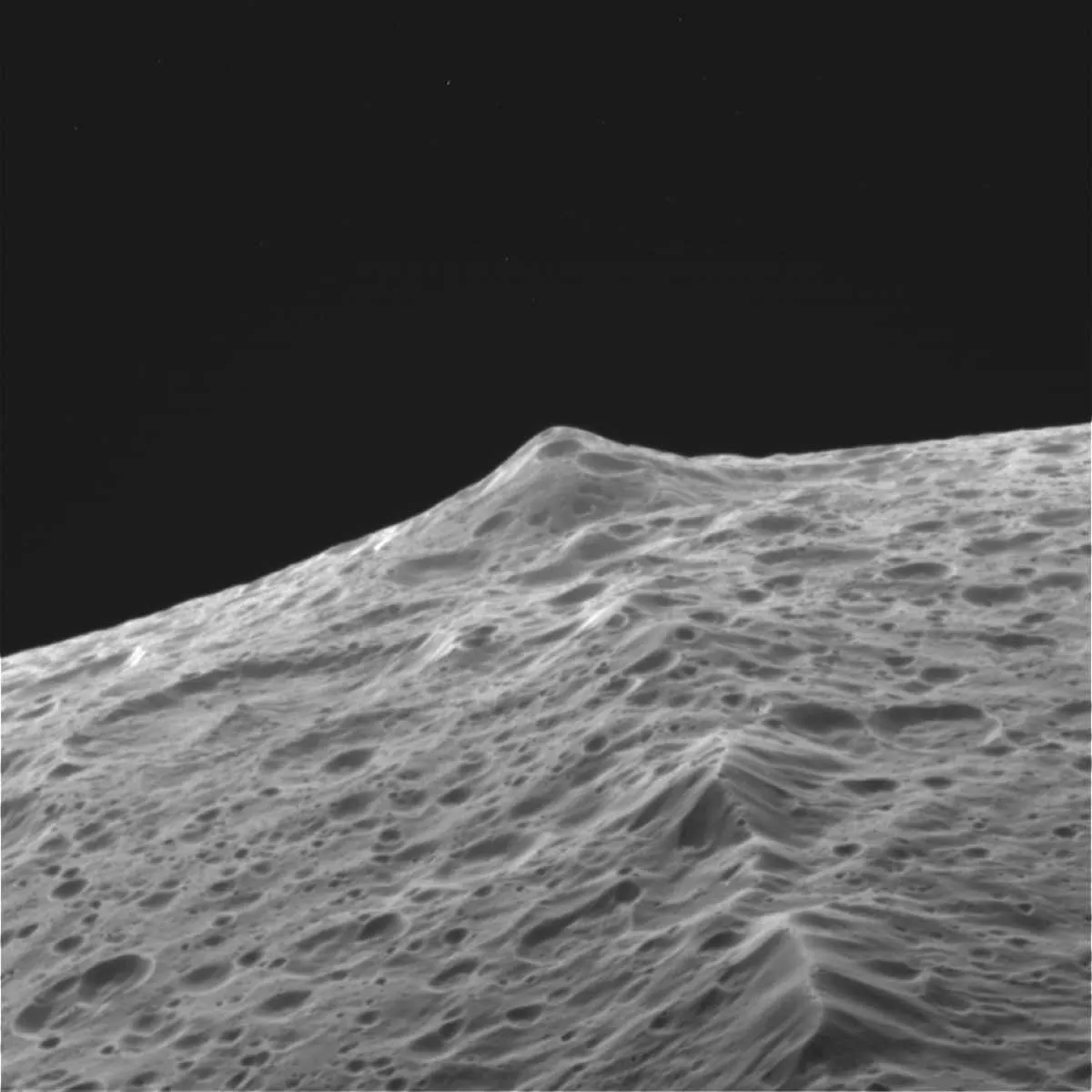 Iapetus' mountain range © NASA Iapetus' mountain range © NASA